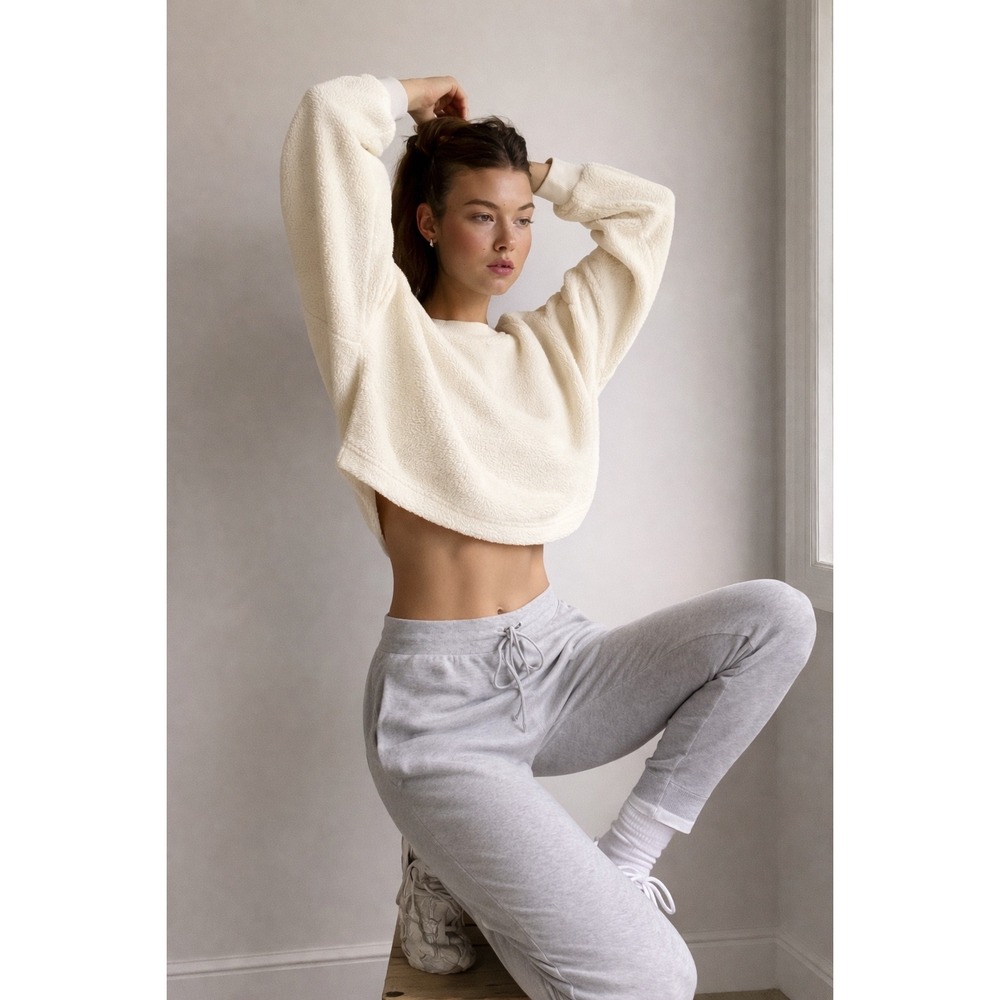 Aritzia Sunday Best Lupa Sherpa Fleece‎ Cropped Sweatshirt Cream